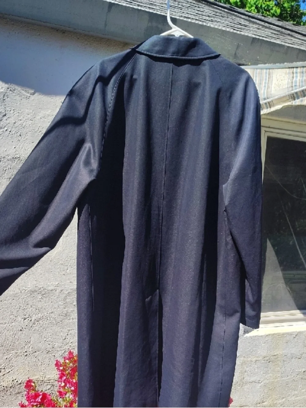 Burberry Mens Dark Navy Trench Coat. Timeless and Classic Style. 
Retail $2,250 - Picture 3 of 7
